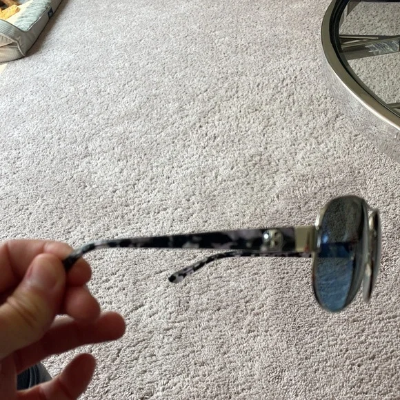 Tory Burch Sunglasses with Original Cases - Picture 2 of 5